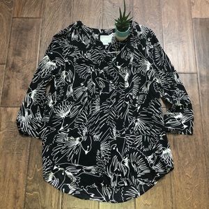 💕 Anthropologie Black Top with white print. Sz 2